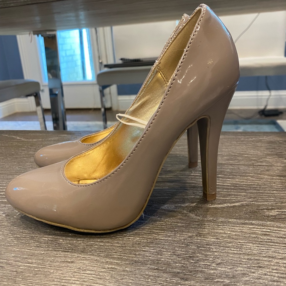Steve Madden Nude Pumps
